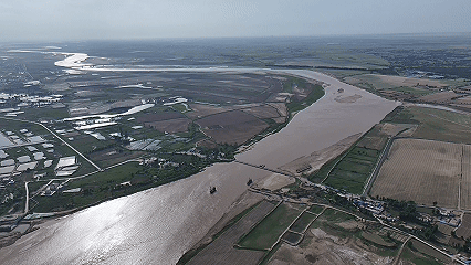 冠达配资 沙漠中有片片绿